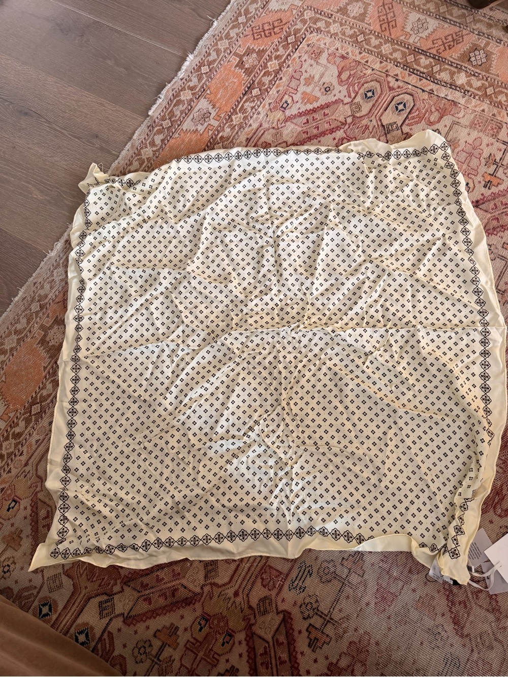 NWT EAVES Paola Scarf in Pastel Yellow - Picture 5 of 6
